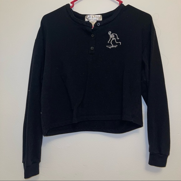 Embroidered skeleton on a skateboard pullover - Picture 1 of 3